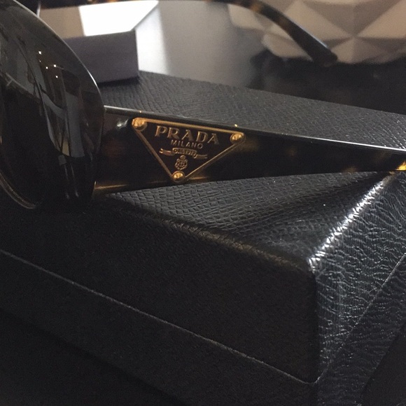 Prada sunglasses - Picture 3 of 6